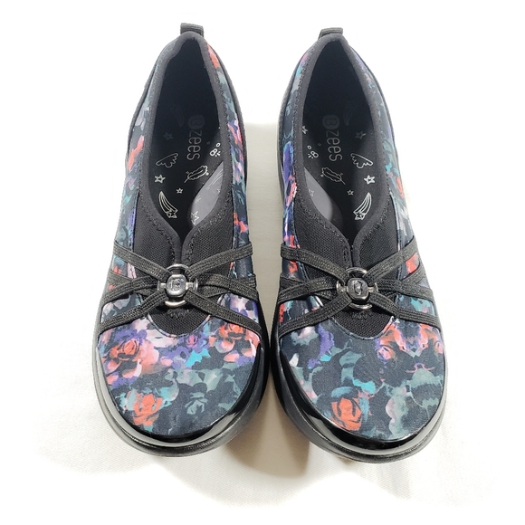 Bzees Rosie Black Floral Comfort Slip-Ons Size 9M - Picture 2 of 7